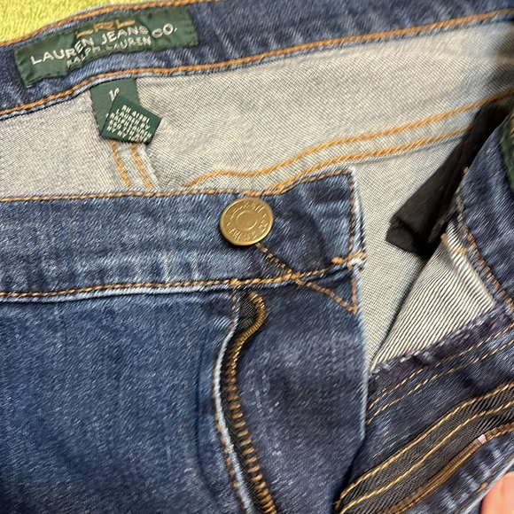 Size 14.  Blue jean.  Slight stretch. - Picture 4 of 6